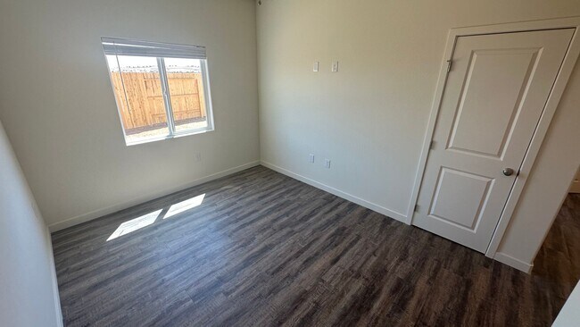 Building Photo - Coyote Run Duplexes 9004