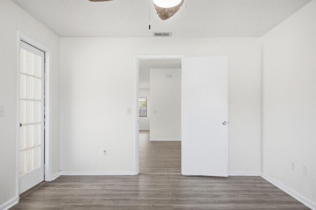 Building Photo - Amazing Pool Home!