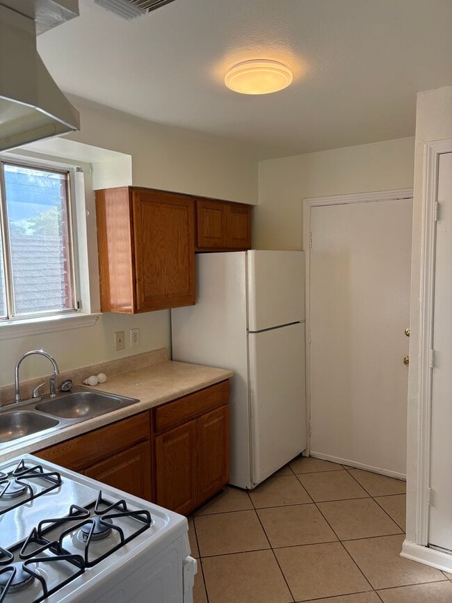 Building Photo - 412 S Murat St