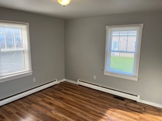 Building Photo - 2 Bedroom House in Troy with Washer/Dryer Hookups and Storage Basement!!