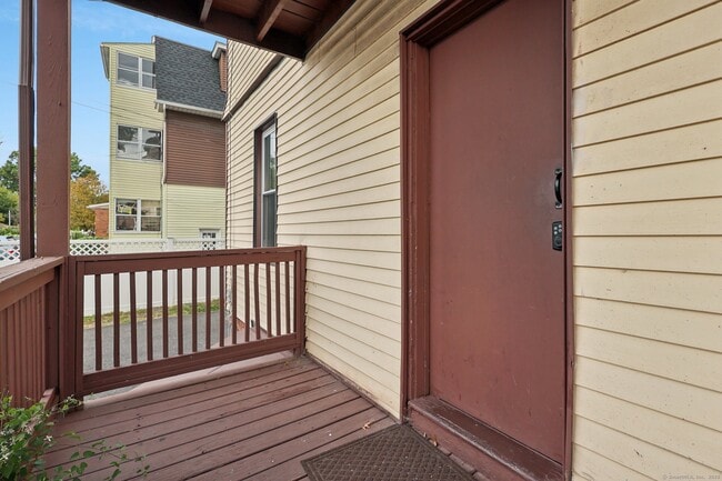 Building Photo - 15-17-17 Mountford St