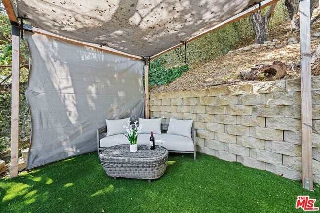 Building Photo - 2563 Hutton Dr