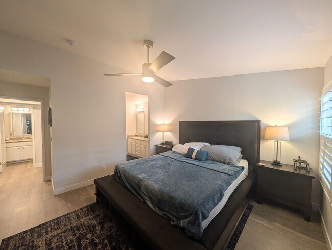 Building Photo - Beautifully Renovated Condo in Rancho Bernardo!