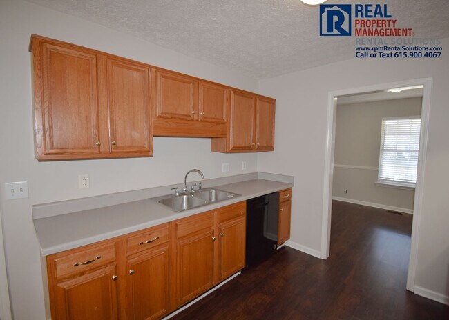 Building Photo - Great brick 3BD home near MTSU, attached 2 car garage & fenced-in back yard!