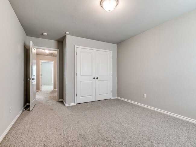 Building Photo - Updated Home + Montague Neighborhood + 3 b...