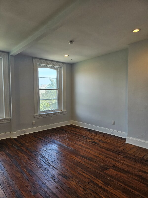 Building Photo - 2116 N Charles St