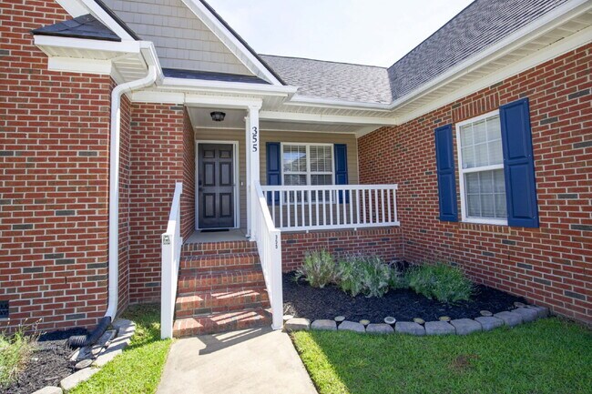 Building Photo - 355 Hogart St