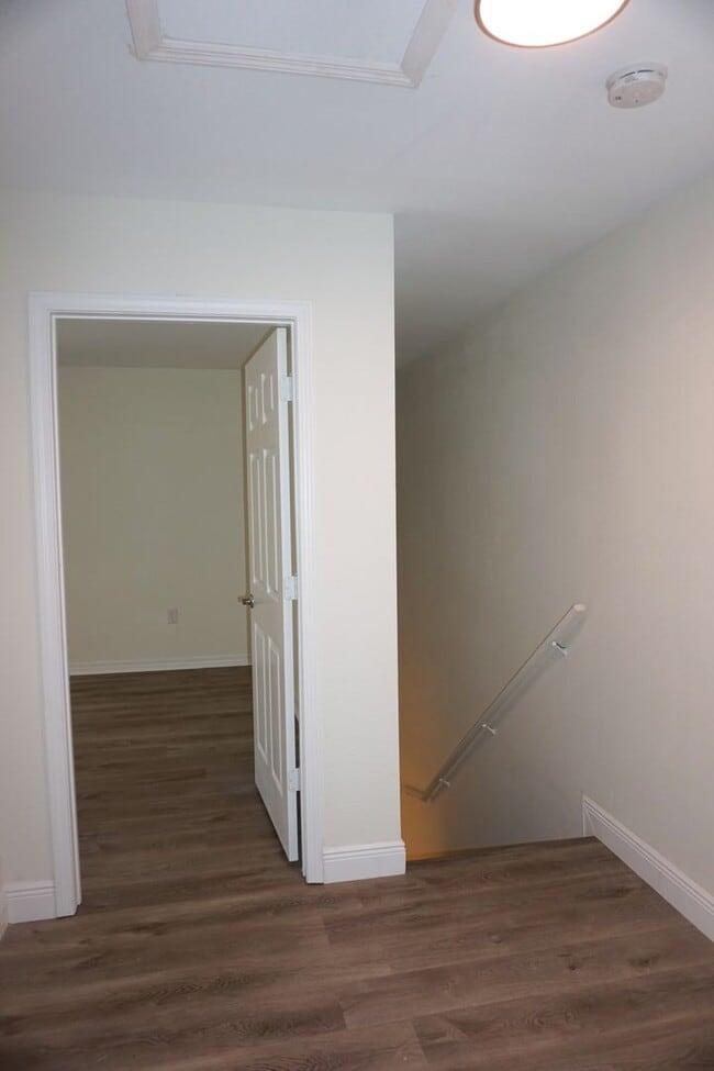 Building Photo - Two Bedroom Townhome in FWB