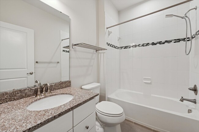 Building Photo - Luxury 3B/4B Townhome in Malvern!