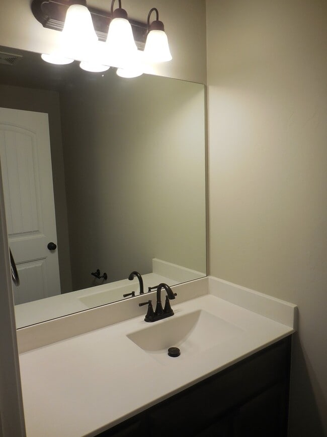 Building Photo - 118 NE 23rd St