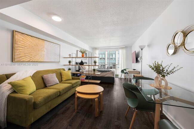 Building Photo - 1200 Brickell Bay Dr