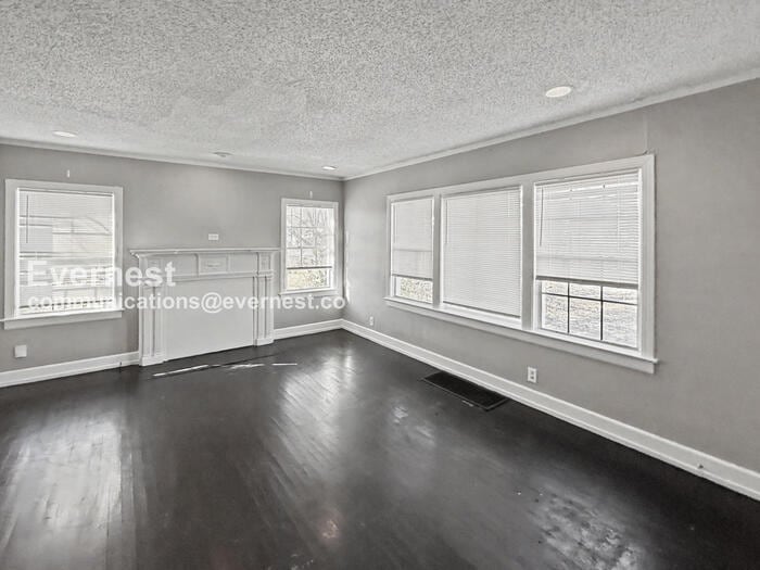 Building Photo - 1701 4th Ave W