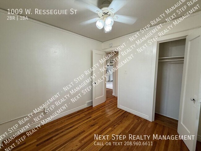 Building Photo - 1009 W Resseguie St