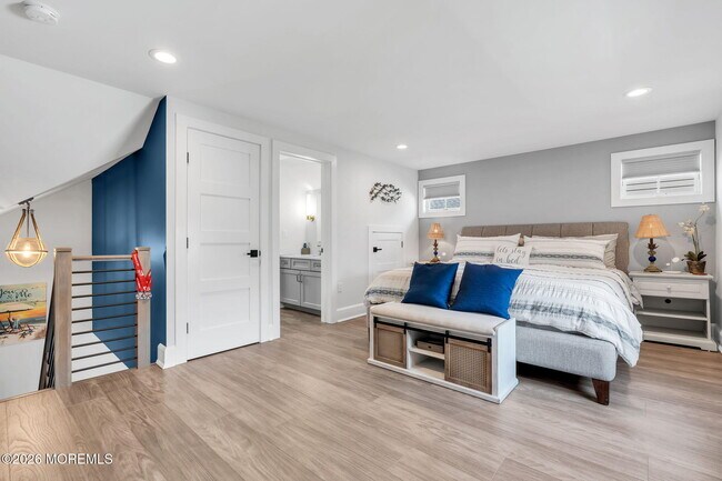 Building Photo - 502 12th Ave