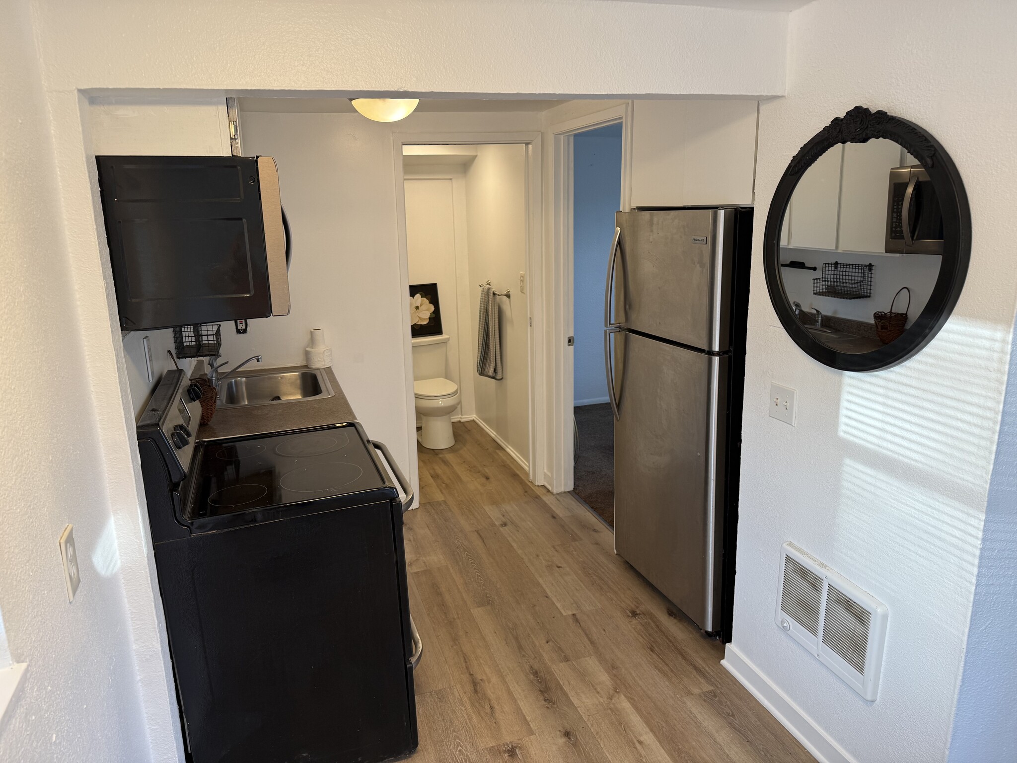 Building Photo - 8323 SE 62nd Ave