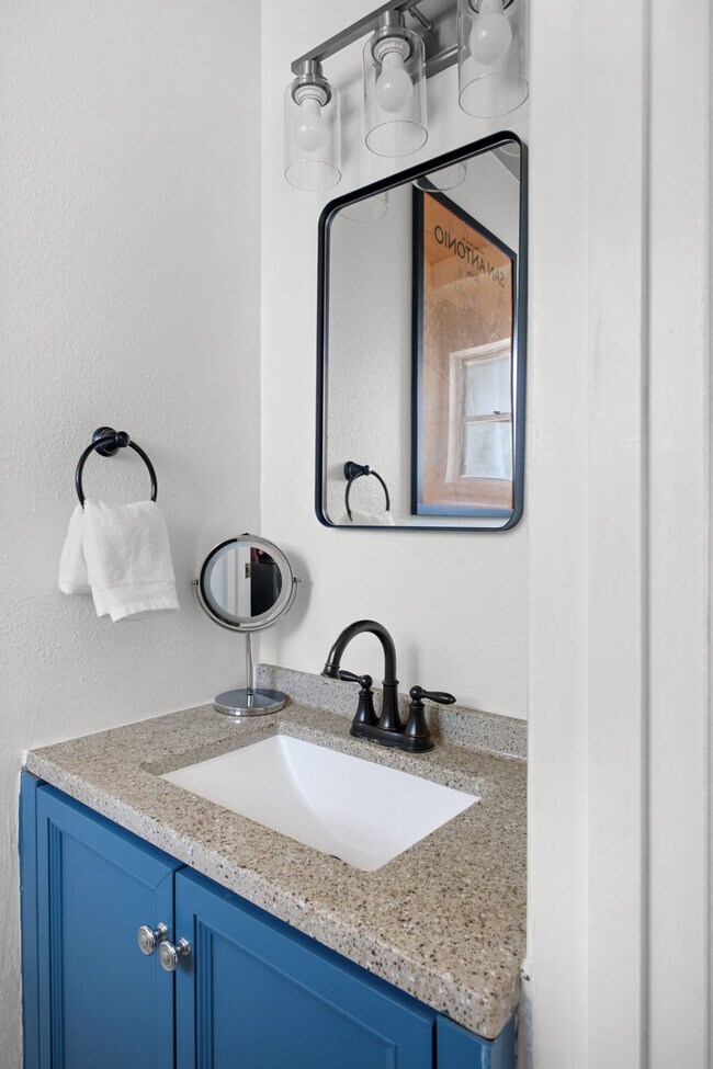 Building Photo - 5410 King Richard St