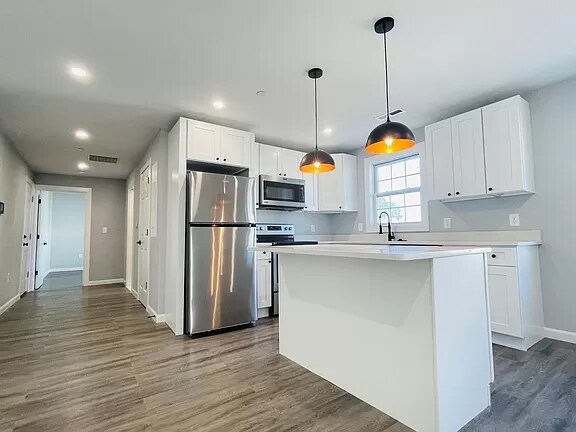 Building Photo - 487 Lincoln St