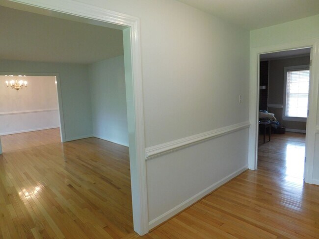Building Photo - 3701 Lavenham Rd