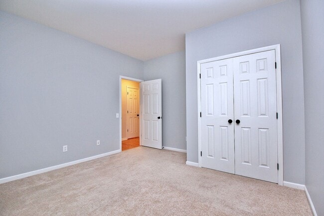 Building Photo - Townhome in South Park for Rent!