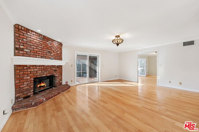 Building Photo - 807 E Orange Grove Ave