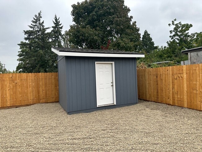 Building Photo - Beautiful 2 bedroom, 1 bath house in Sprin...