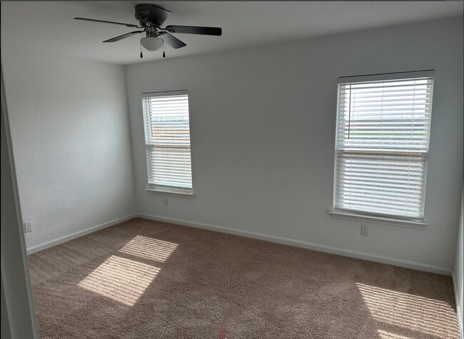 Building Photo - "Charming 3-Bed Oasis with Granite Touches...