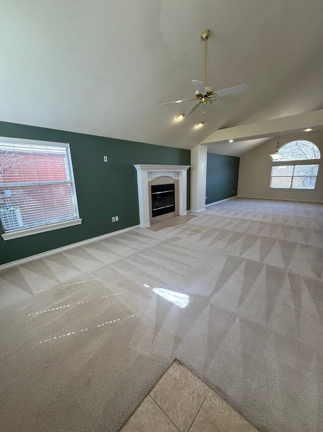 Building Photo - 2 Bed Home Plus Office Space! In Zia School District