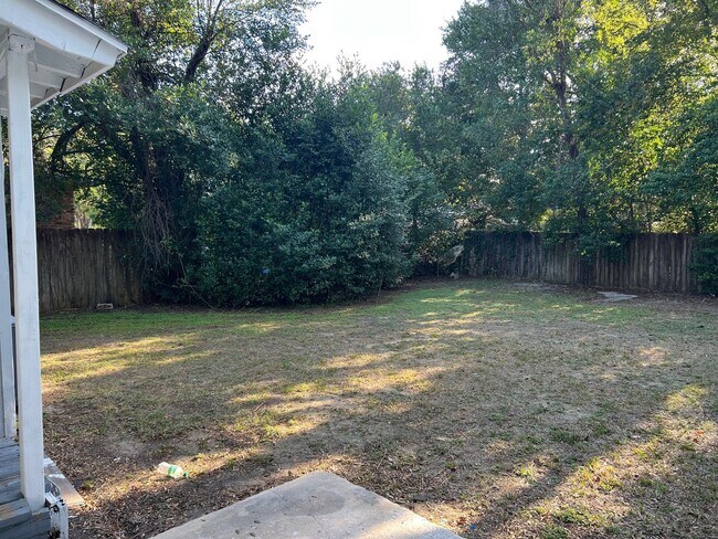 Building Photo - 113 Rue Max St