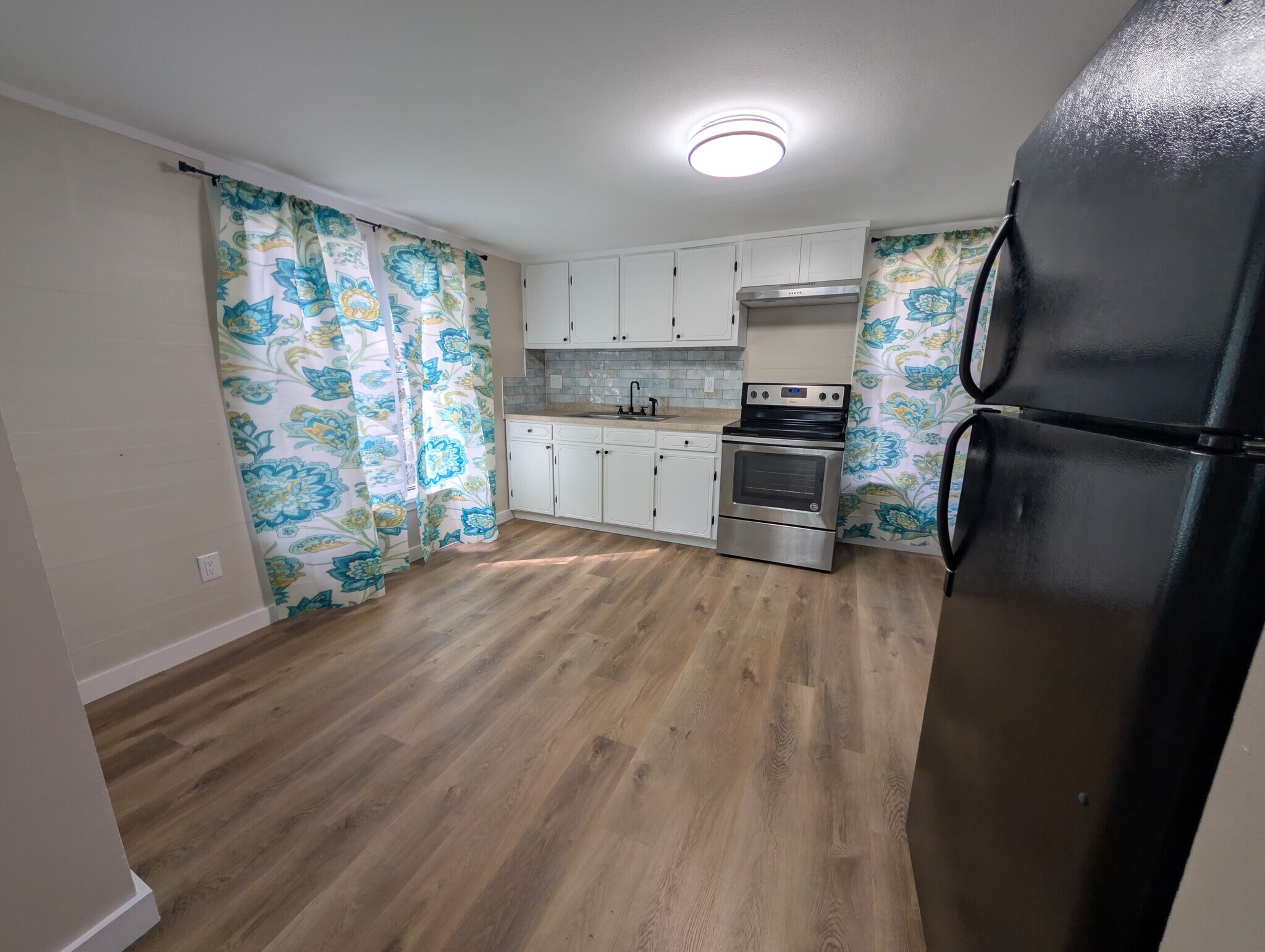 Building Photo - 41 E Sloss Ave