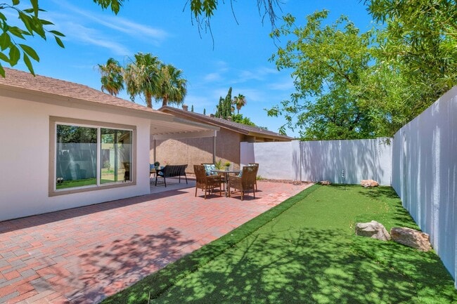 Building Photo - 7509 N Vía Del Elemental