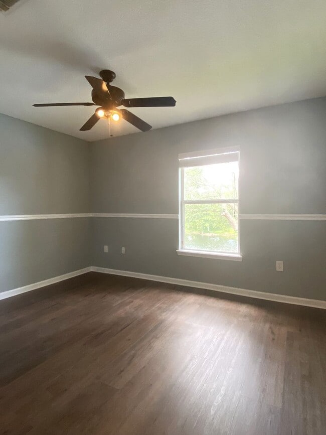 Building Photo - Herons Landing Water/Sewer/Cable/Internet included