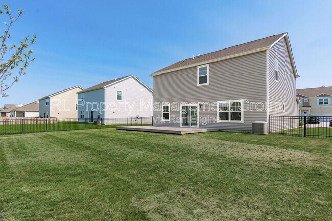 Building Photo - 214 Sterndale Dr