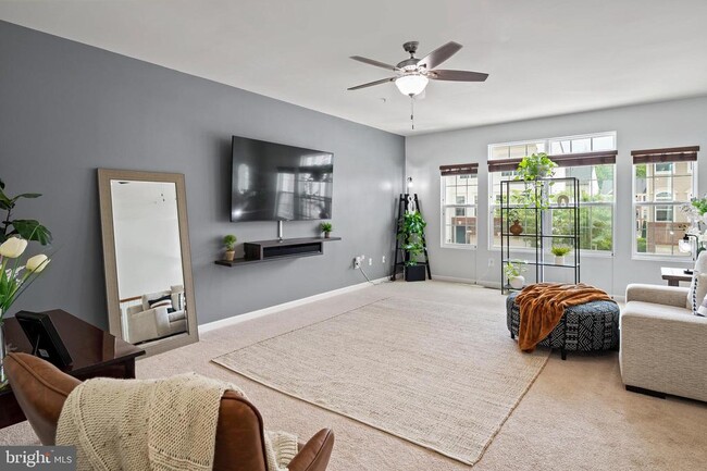 Building Photo - 7530 Stonehouse Run Dr