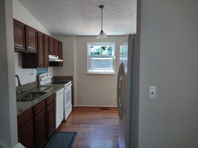 Building Photo - 13983 Cabells Mill Dr