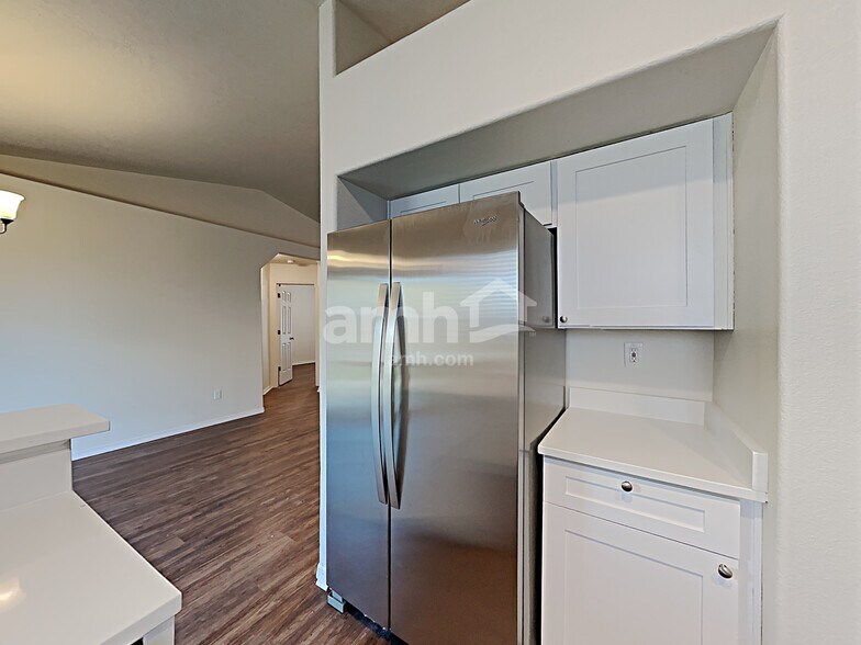 Building Photo - 1279 N Black Wolf Ave