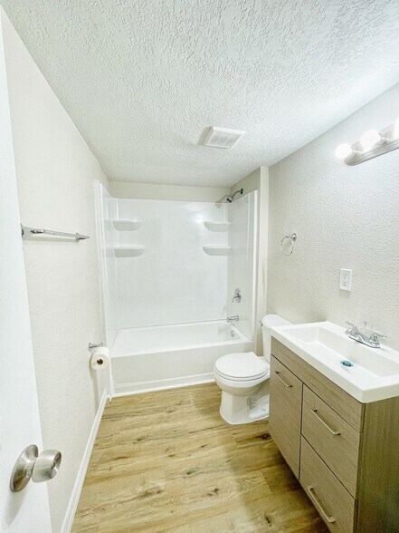 Building Photo - 804 NW 1st Ave