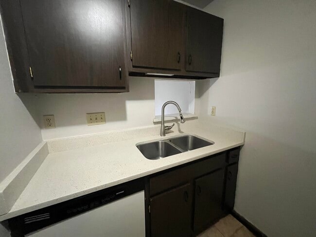 Building Photo - 6155 W Cold Spring Rd