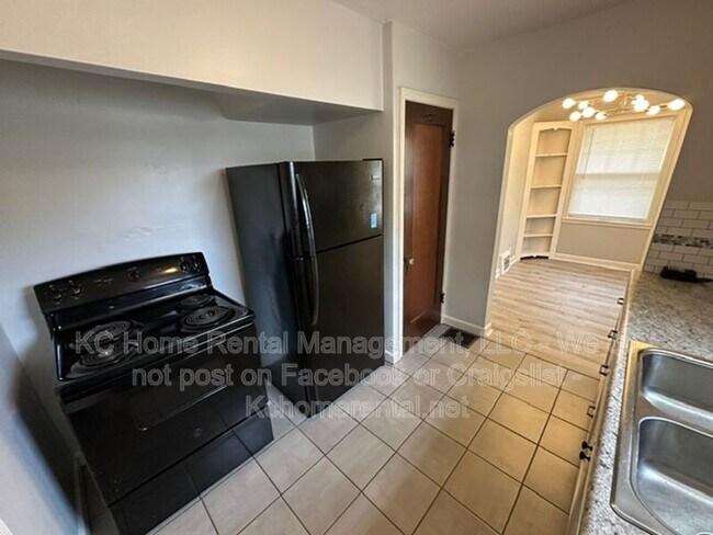 Building Photo - 6111 Raytown Rd