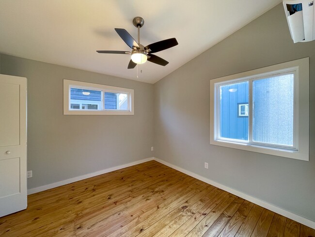 Building Photo - Beautiful Newer-Construction Cottage in So...