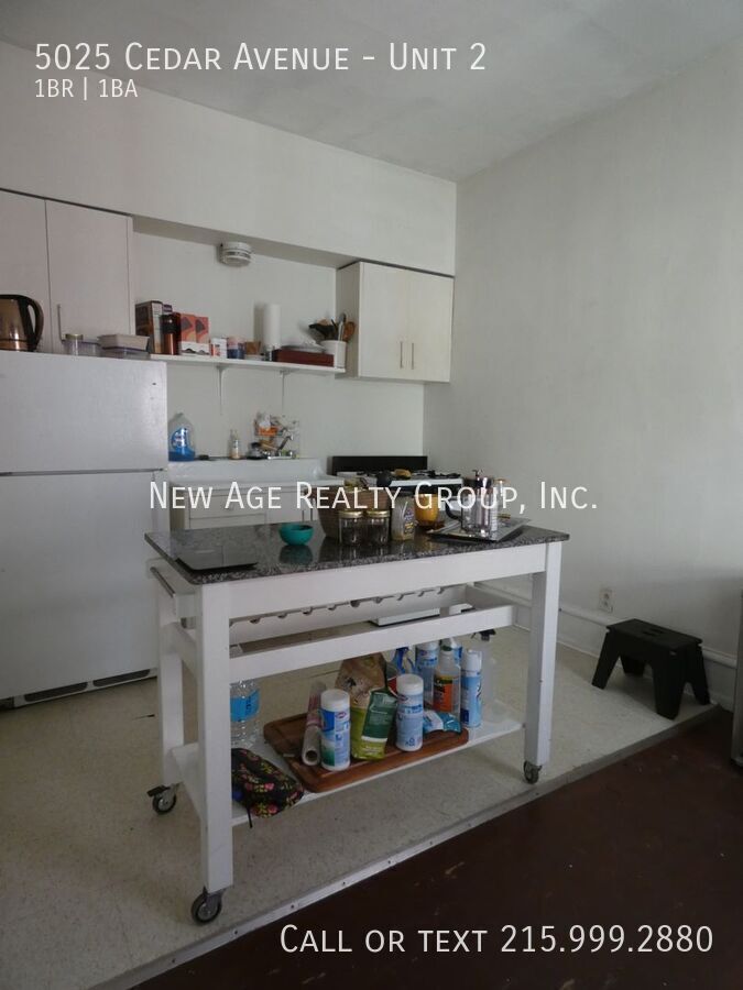 Building Photo - 5025 Cedar Ave