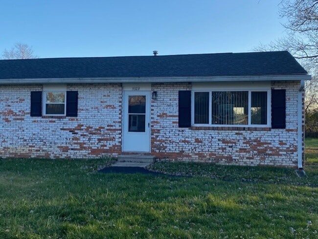 Primary Photo - Welcome to this charming 2-bedroom, 1-bathroom ranch style home located in Springfield, OH+