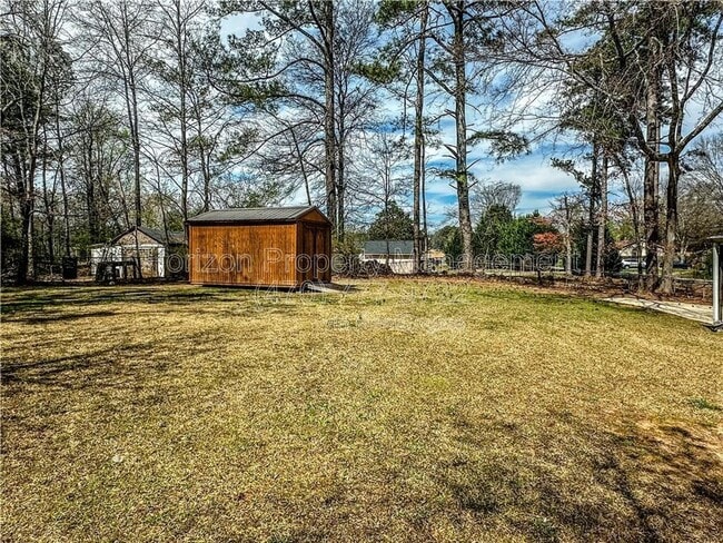 Building Photo - 6132 Lynne Cir SW