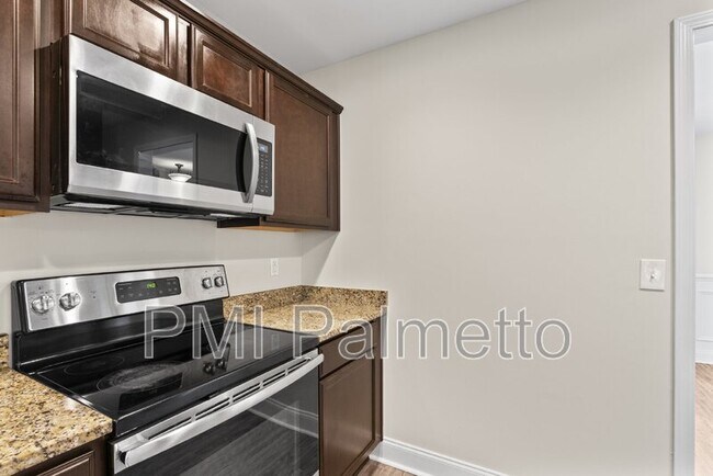 Building Photo - 634 Pine Lilly Dr