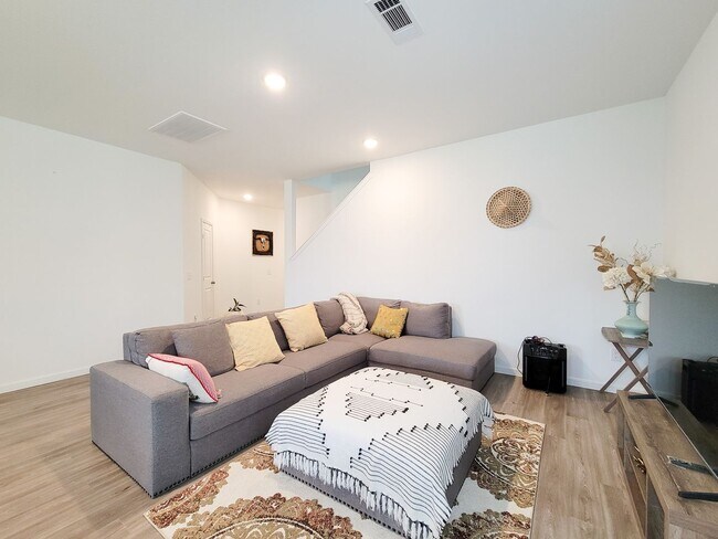 Building Photo - Ready to move in! The Granville floor plan...