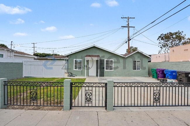Building Photo - 515 E 55th St