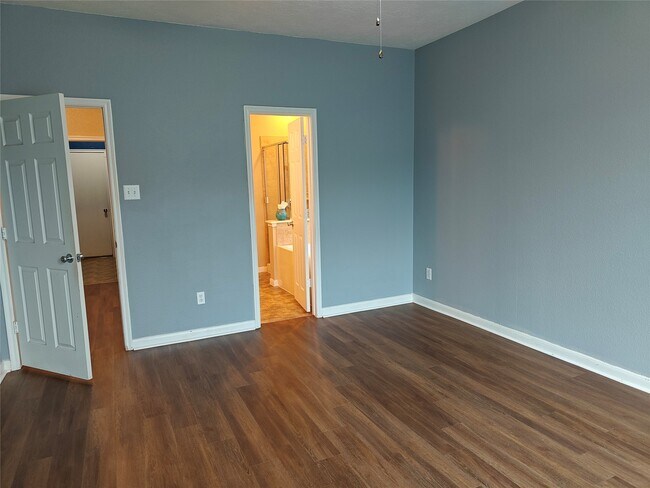 Building Photo - 7915 Moss Springs Ct