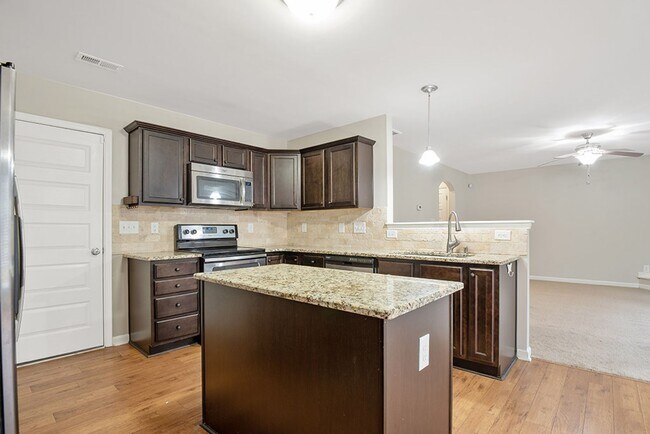 Building Photo - Great Home with Fenced Yard!