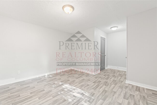 Building Photo - 608 32nd St