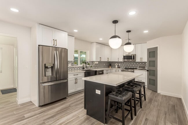 Building Photo - 6701 E Culver St