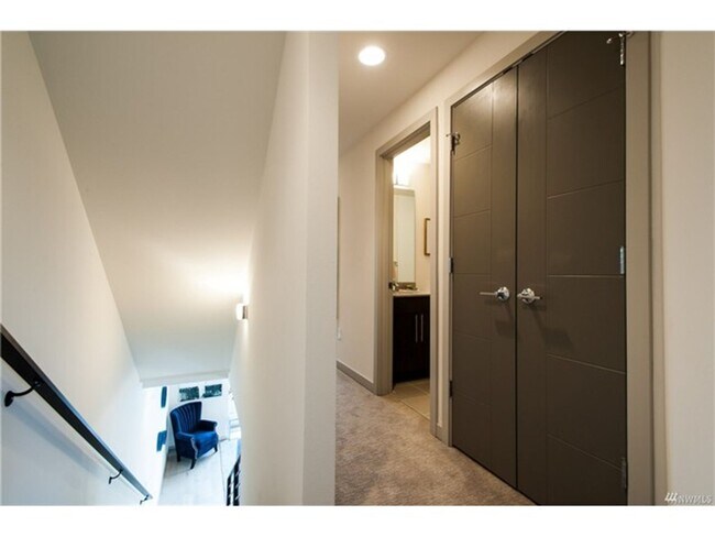 Building Photo - 3Bd/2.5Ba Seattle Townhome